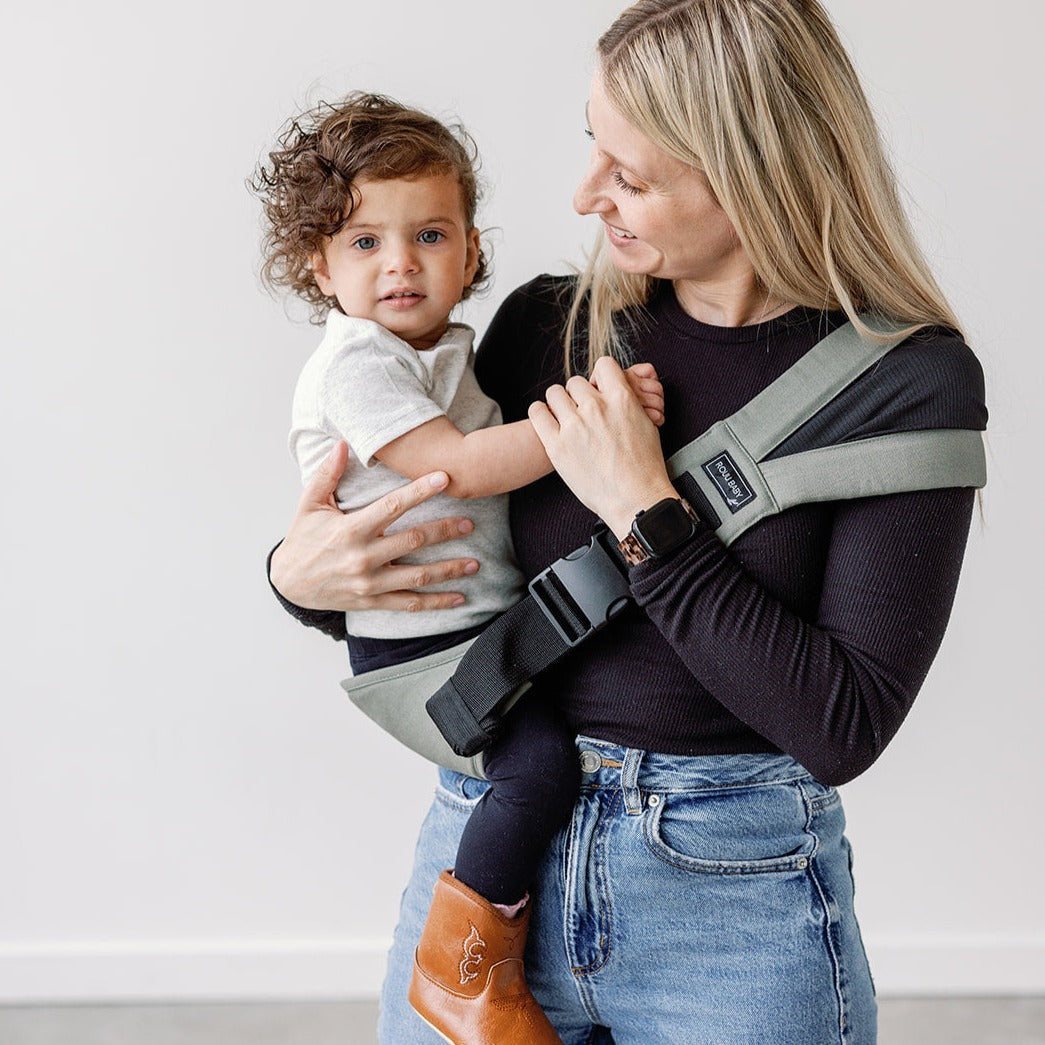 Rouu Baby II Olive ergonomic hip carrier, front view