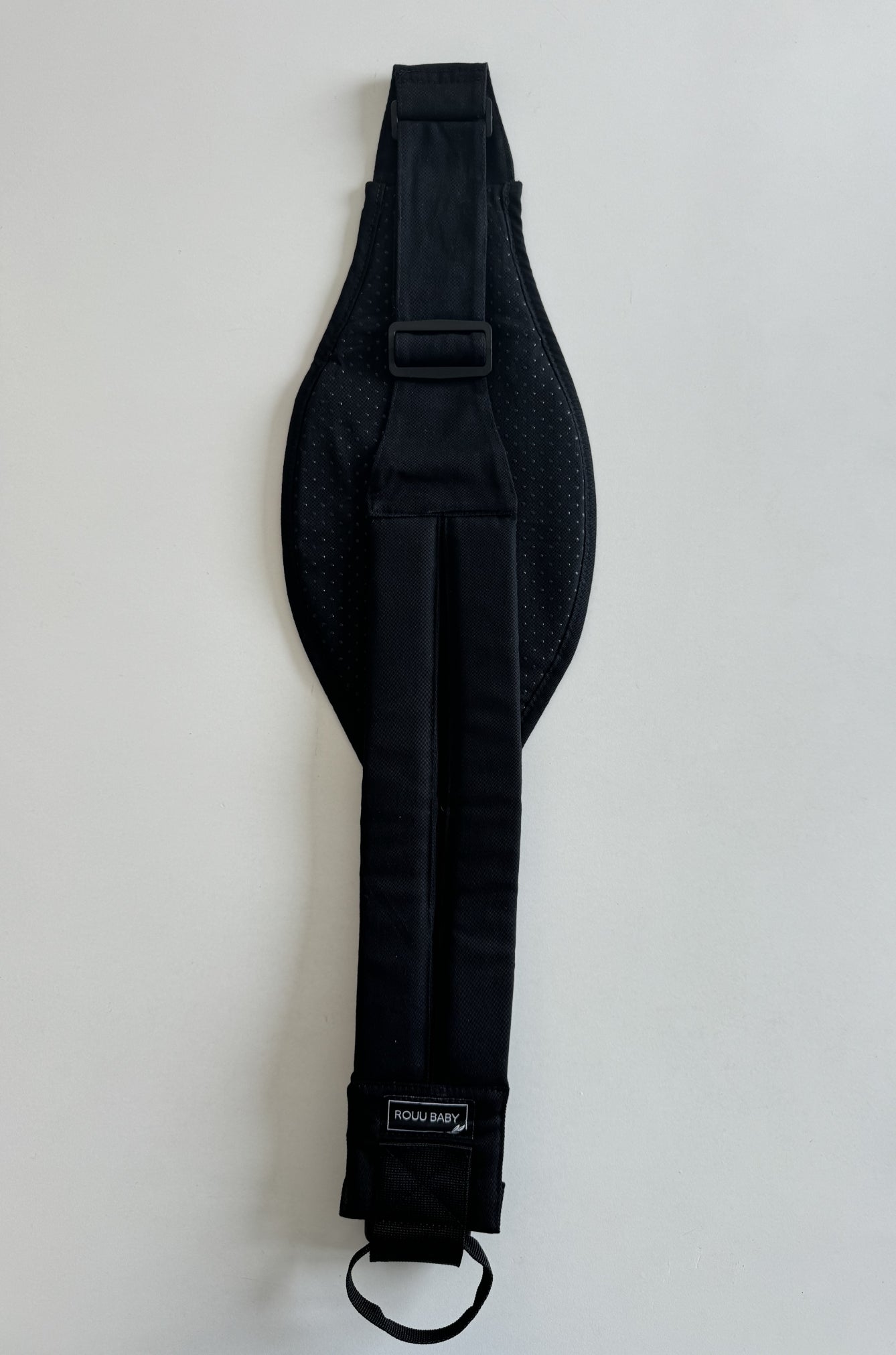 Back view of the Jet Black Rouu Baby II carrier showing the extendable back strap