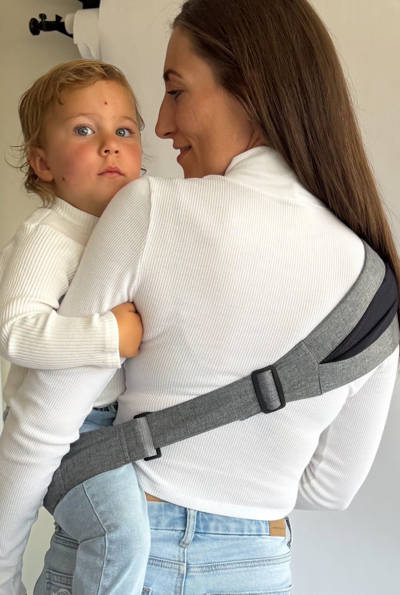 Lux Graphite Extendable hip carrier showing the extendable back strap