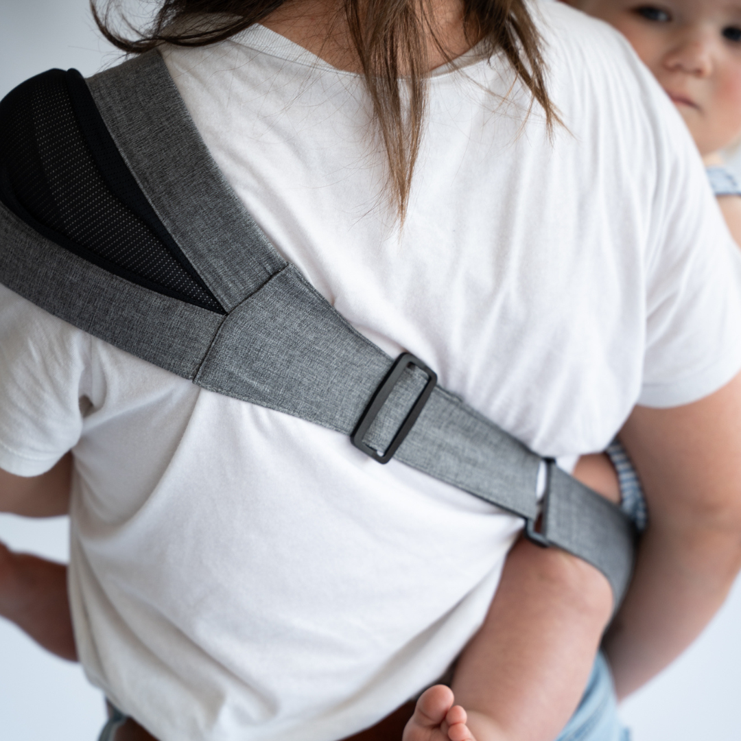 Rouu Baby II Lux Graphite Extendable wipeable hip carrier with back strap, front view