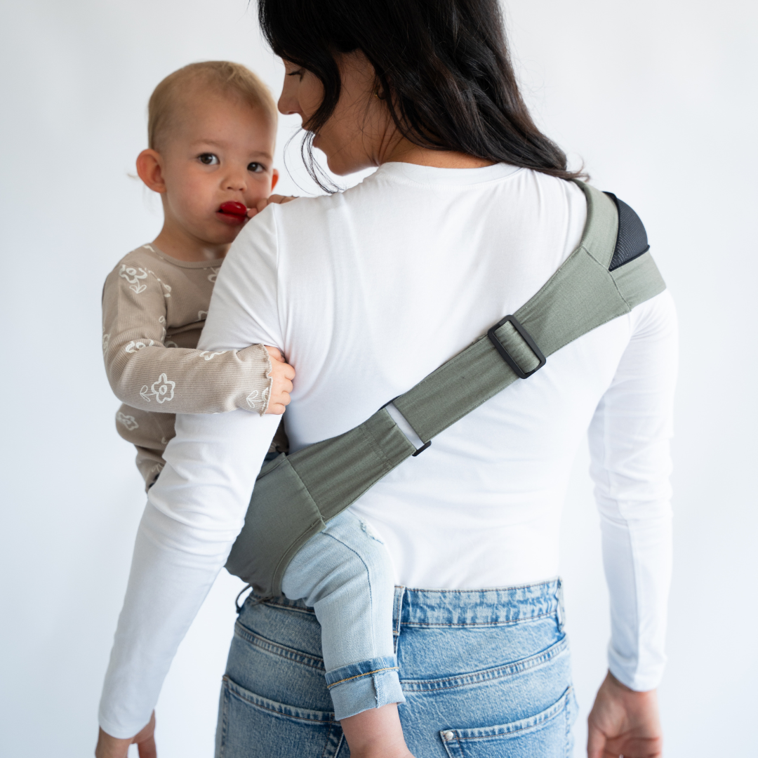Rouu Baby II Olive Extendable hip carrier with back strap, front view
