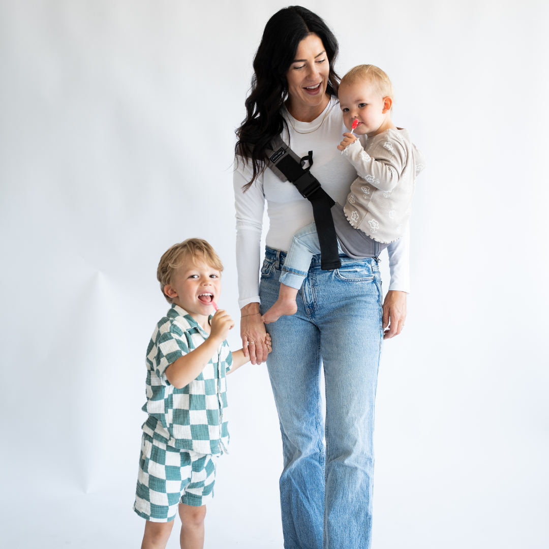 Rouu Baby II Grey Stone hip carrier worn on the hip